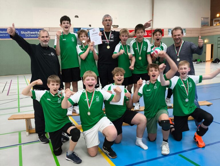Jubel beim Gymnasium St. Christophorus: Die beiden Teams machten beim Bezirksfinale den Titel unter sich aus, nun steht das NRW-Landesfinale an. Foto: privat