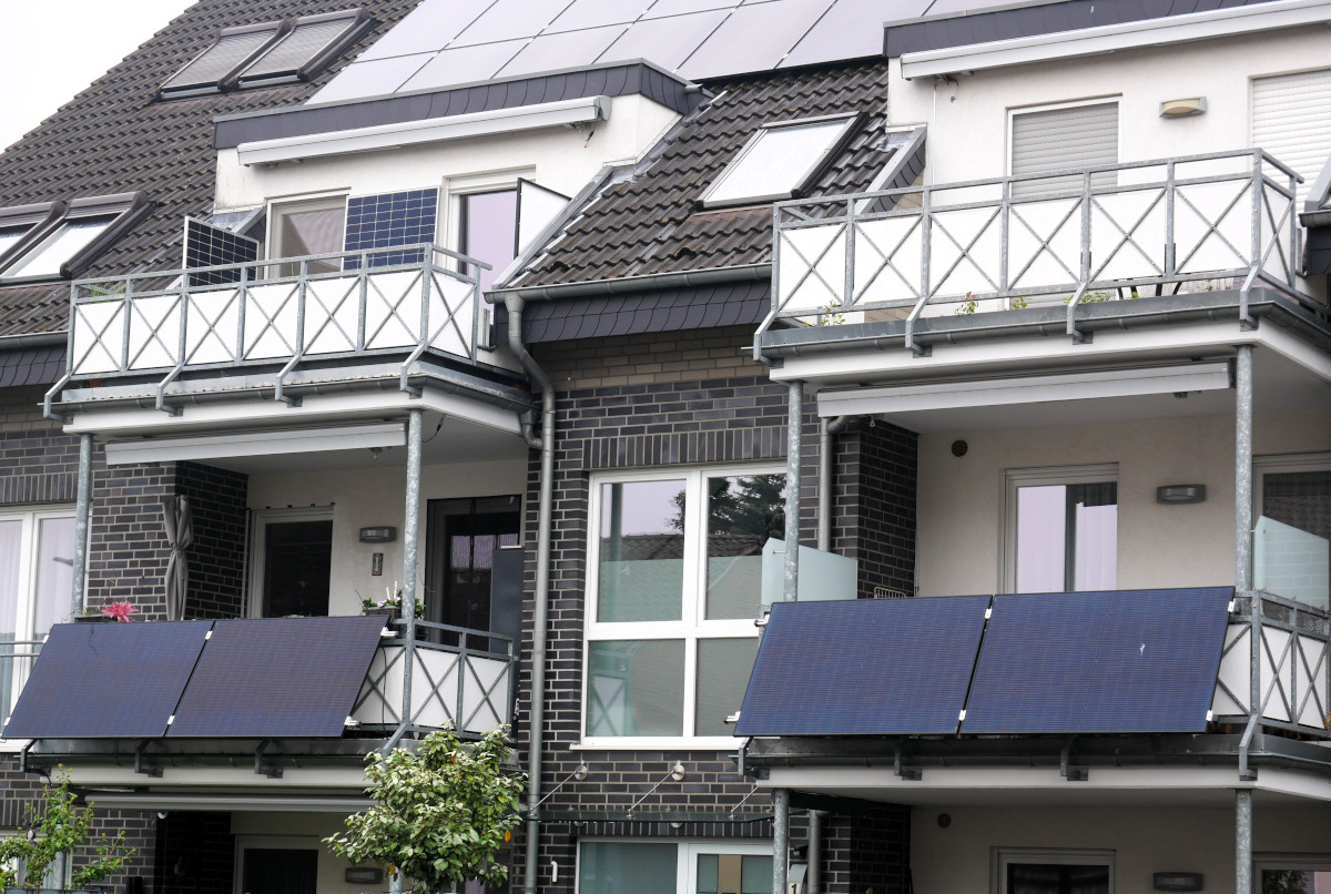 Bei der Stadt Werne kann man für die Anschaffung von Stecker-Solargeräten bzw. Balkonsolarmodulen einen 100-Euro-Zuschuss pro Haushalt beantragen. Das Fördervolumen insgesamt beträgt 15.000 Euro. Foto: Gaby Brüggemann