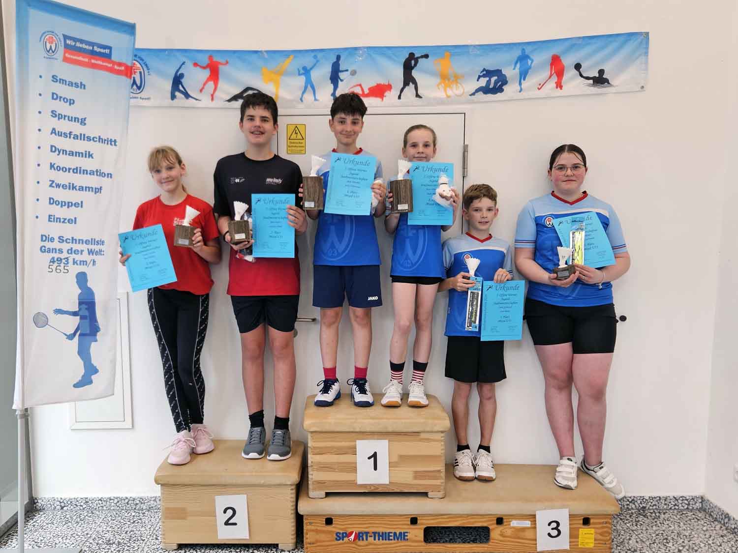 Im U15-Mixed landeten nur heimische Badminton-Spieler auf dem Treppchen. Fotos: Verein