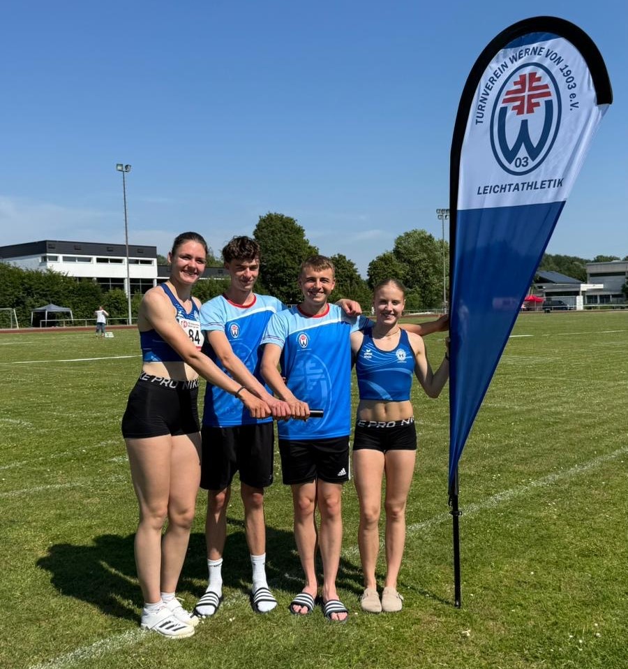 Die 4x200m Mixed-Staffel des TV Werne mit (von links) Johanna Czeranka, Ole Herick, Christoph Ealden und Maja Bolinger.