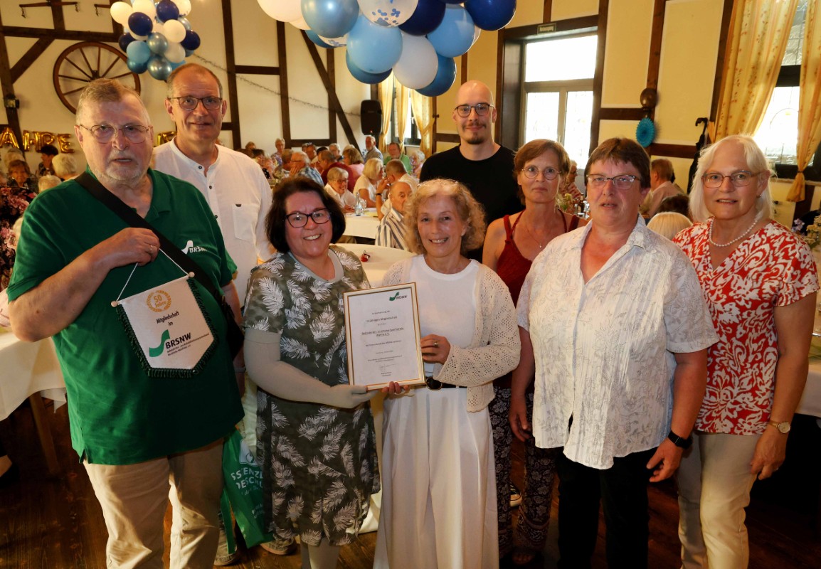 130 Mitglieder des Behinderten- und Reha-Sportvereins Werne haben jetzt das 50-jährige Bestehen gefeiert. Dabei gab es auch Auszeichnungen des Behinderten- und Rehabilitationssportverbands Nordrhein-Westfalen. Foto: Volkmer