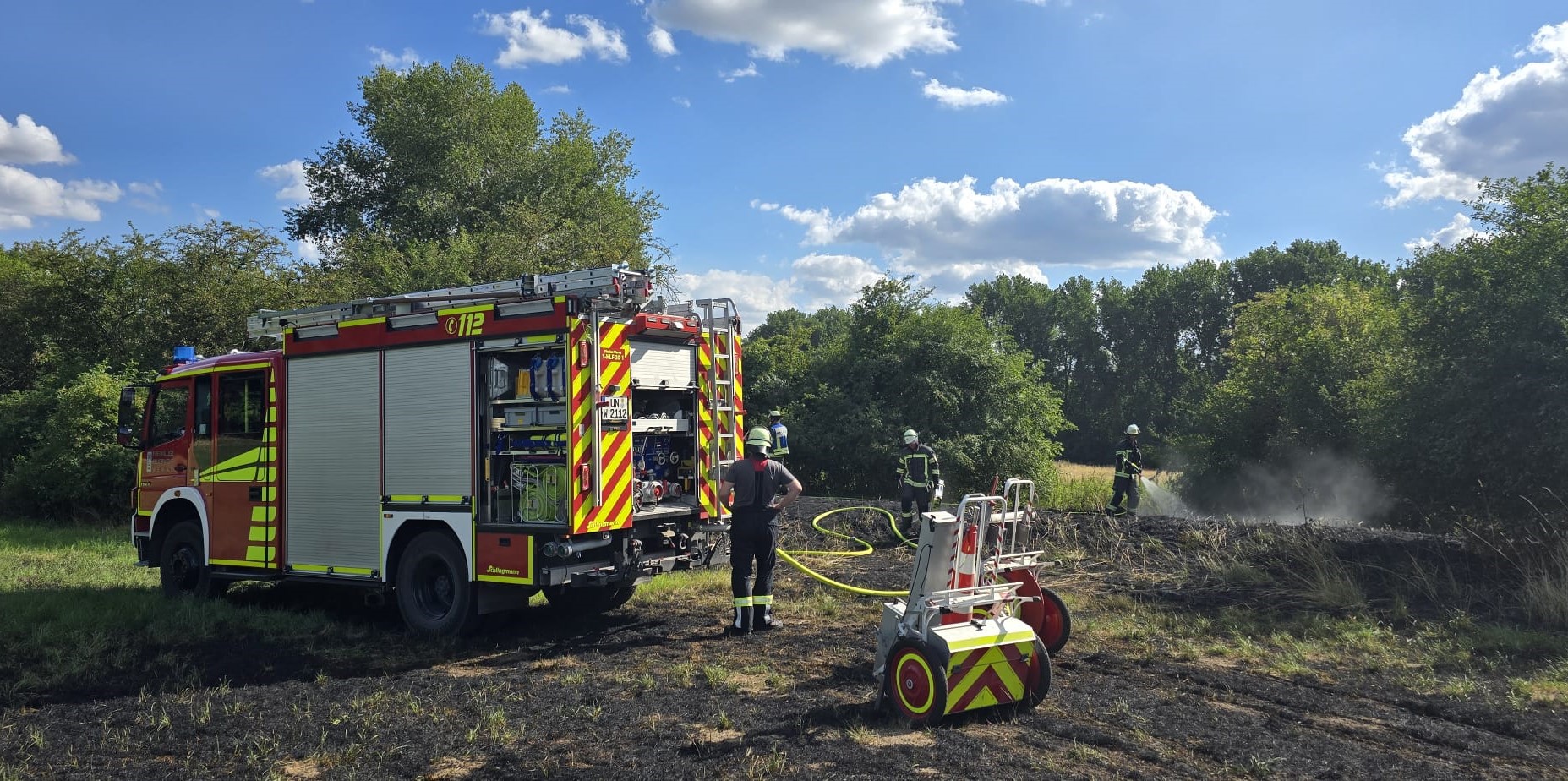 Zu einem Vegetationsbrand an der Lippe kam es am vergangenen Dienstag. Beim Eintreffen der Einsatzkräfte war das Feuer bereits erloschen. Foto: FFW