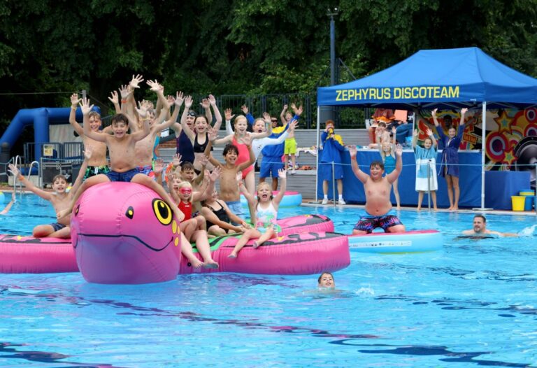 Im Natur-Solebad: Party-Laune auch ohne Sommerhitze