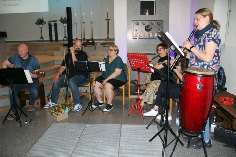 Die Live-Band wird auch in diesem Jahr für den passenden Sound sorgen und das Mitsingen erleichtern. Archivfoto: Mareike Gerundt