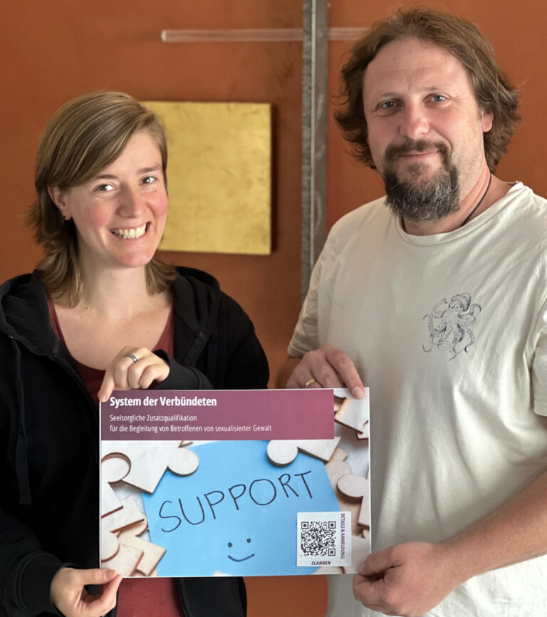 Seelsorgerin und Gemeindepädagogin Katrin Burghard und Präventionsfachkraft Stefan Kracht führen durch das Weiterbildungsseminar. Foto: privat
