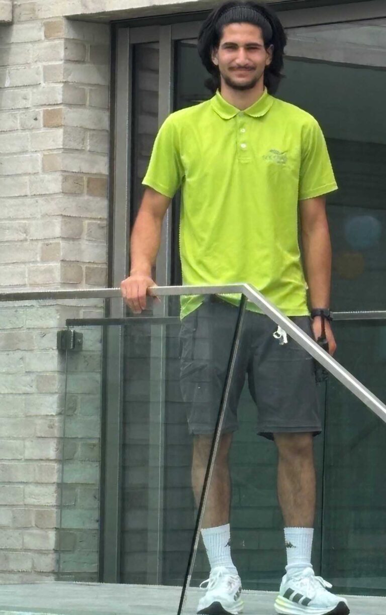 Eneshan Yildiz hat zum 1. August 2026 seine Ausbildung zum Fachangestellten für Bäderbetriebe begonnen. Foto: privat