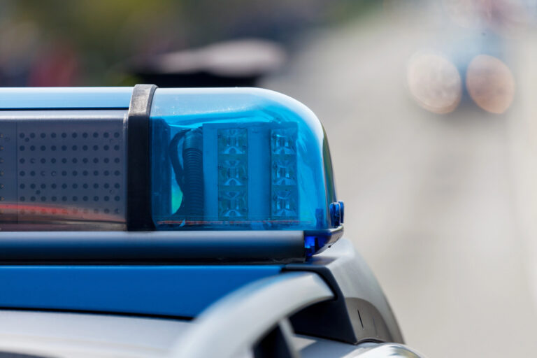 Die Polizei bittet um Hinweise. Symbolbild: Depositphotos