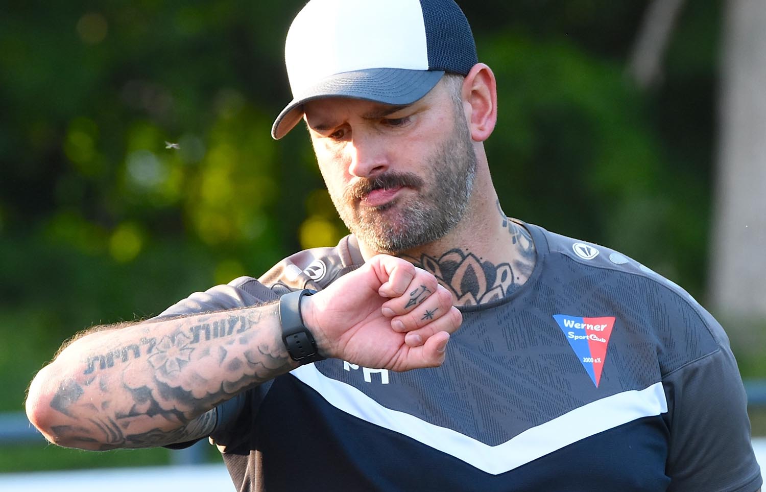 Der Countdown läuft: Am Freitag, 7. August, beginnt für den Werner SC und seinen Trainer Pascal Harder die Saison 26/27 in der Fußball-Landesliga (4). Foto: Rainer Gudra