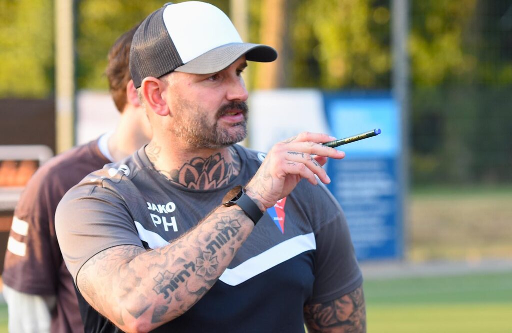 Wer ist da, wer fehlt? In der Vorbereitung musste WSC-Trainer Pascal Harder die eine oder andere personelle Bestandsaufnahme machen. Foto: Rainer Gudra