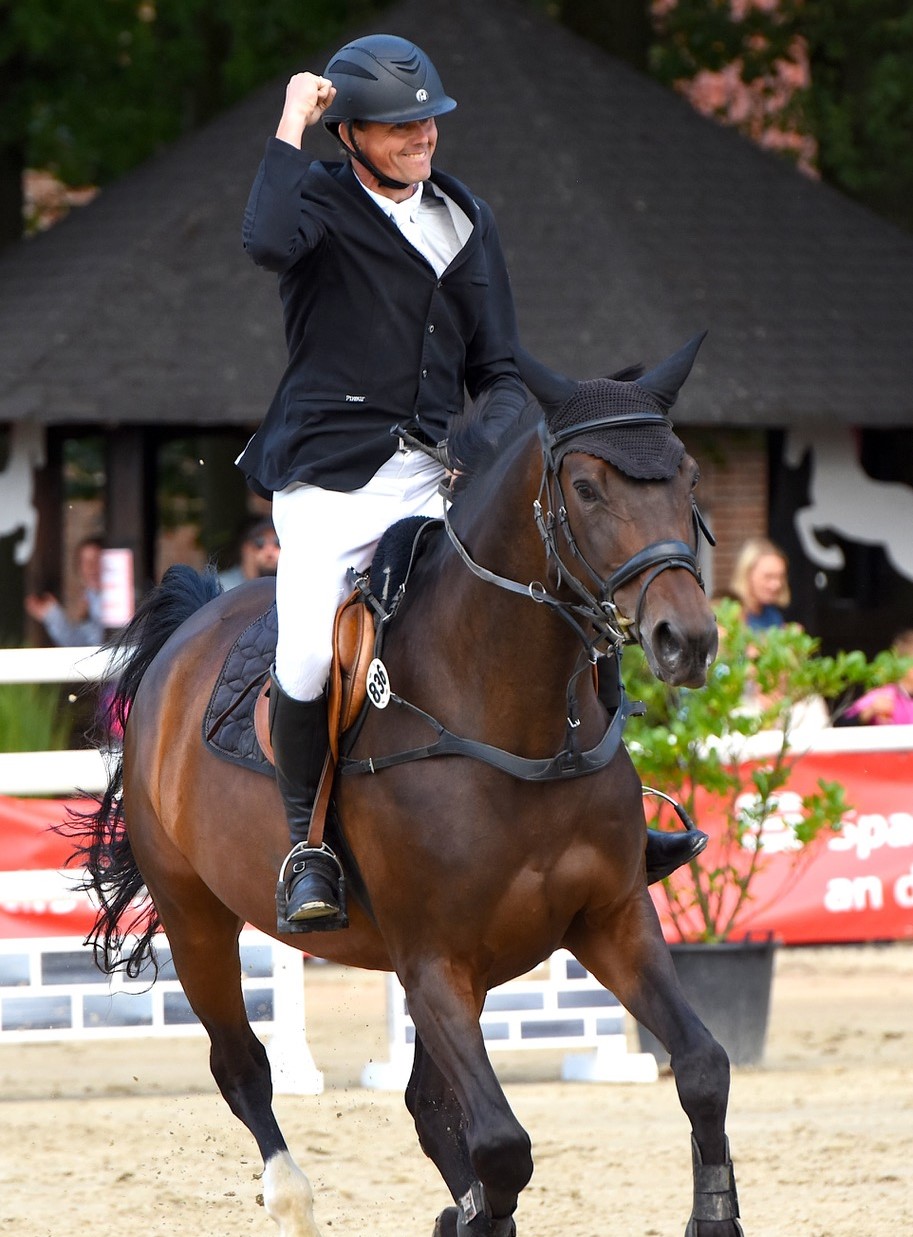 Für Lokalmatador Stephan Schwert stand mit der 10-jährigen Stute von Balous Bellini beim Moormann-Preis Platz sieben zu Buche. Fotos: Rainer Gudra