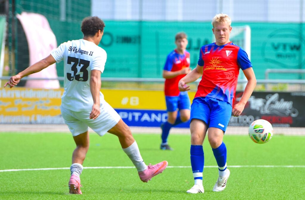 Fußball-Landesligist Werner SC - hier mit Zugang Jonas Woitaschek von der Hammer SpVg - verlor fünf Tage vor dem Start in die Saison 26/27 die Generalprobe beim klassenhöheren Westfalenligisten SpVg. Hagen 1911 nach der 1:0-Führung durch Luis Dombrowski zwar mit 1:4, zeigte aber eine starke Leistung. Foto: Rainer Gudra