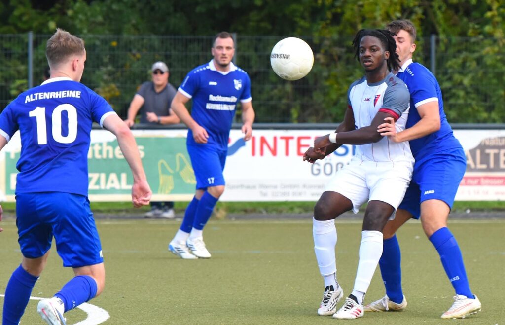 Xavier Enakimio wurde von der Altenrheiner Defensive weitestgehend aus dem Spiel genommen. Foto: Rainer Gudra