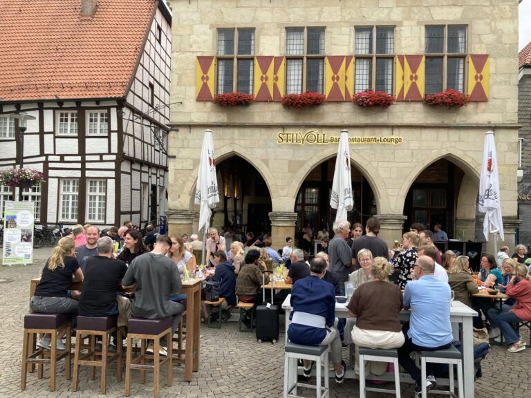 Das Kneipenquiz, hier bei der Sommerausgabe, erfreut sich immer großer Beliebtheit. Veranstalter ist der Förderverein der Stadtbücherei Werne. Foto: privat