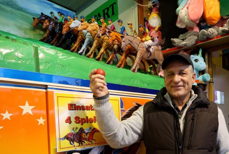 Seit rund drei Jahrzehnten kommt Ralf Malfertheiner regelmäßig mit seinem Kentucky-Derby zu Sim-Jü. Fotos: Volkmer