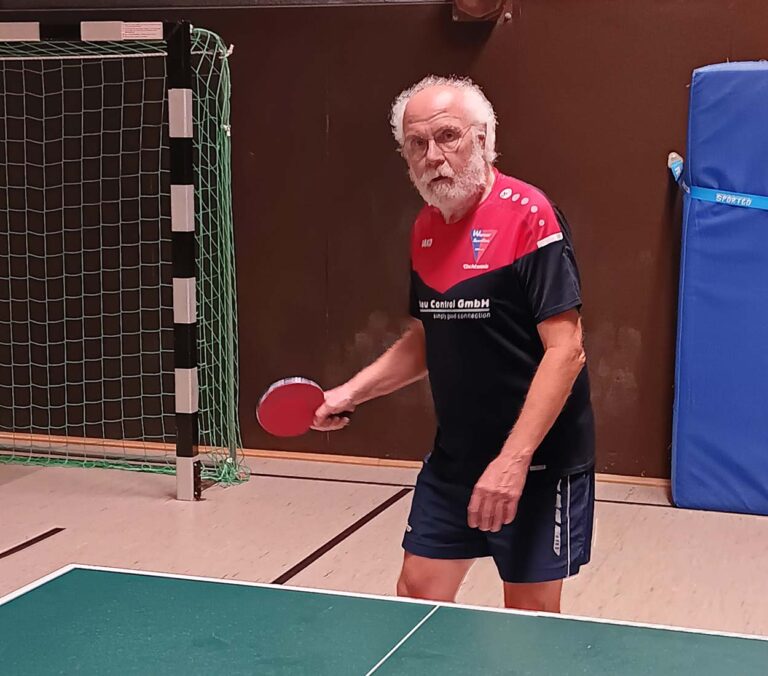Ernst Kasch, Spitzenspieler und Kapitän der WSC-Fünften, sicherte mit drei Einzelsiegen mehr als die "halbe Miete" für das Unentschieden. Foto: Verein 