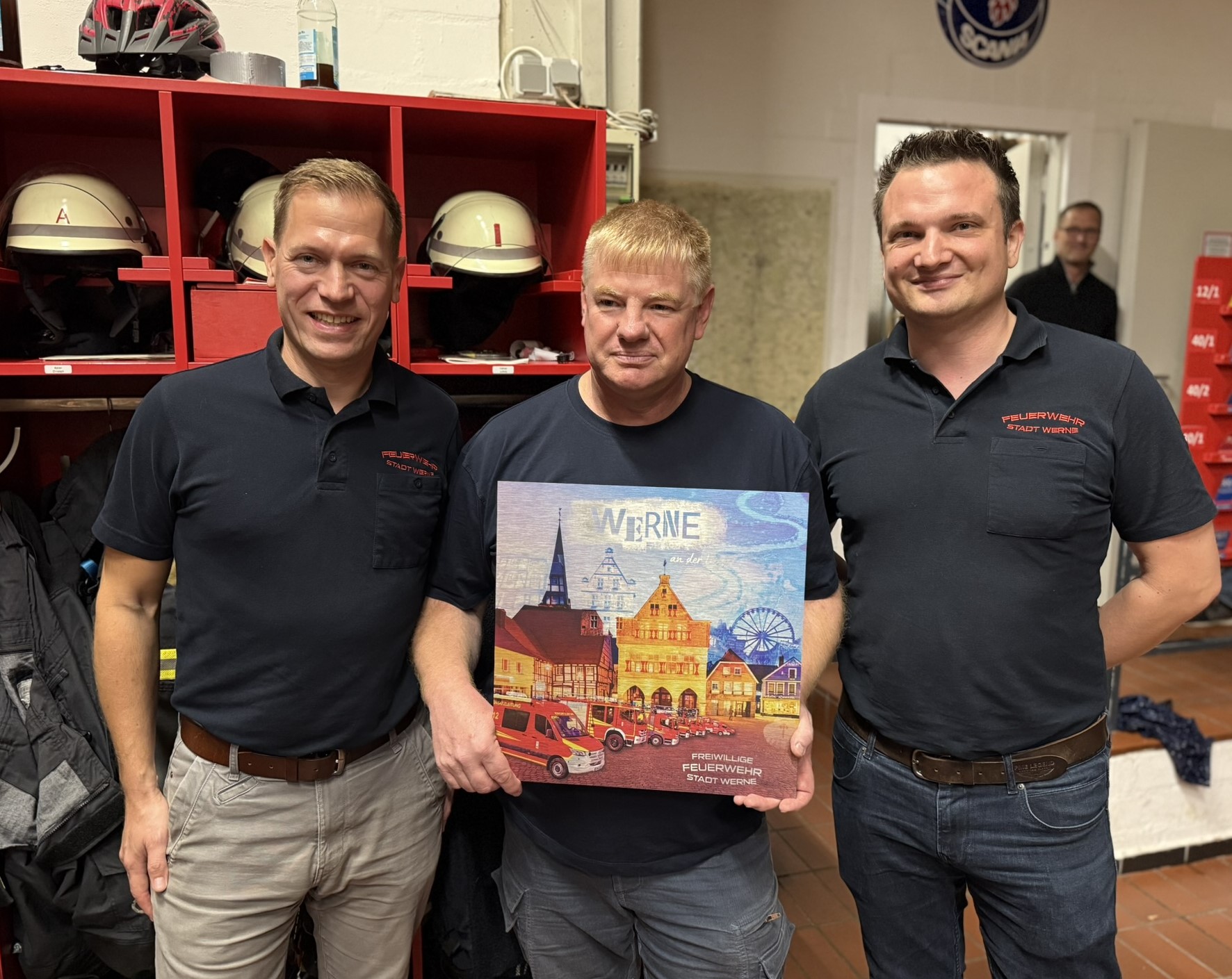 Wernes Feuerwehr-Chef Tobias Tenk (links) bedankte sich bei den Freunden aus Bayern für die Gastfreundschaft. Fotos: FFW