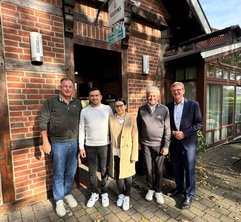 Neue Gastgeber, bewährte Küche und frische Ideen: Ab 2027 übernehmen Nikola und Katarina Mladenovic aus Hamm das Restaurant am Golfclub Wasserschloss Westerwinkel. Das erfahrene Gastronomenpaar freut sich auf seine neue Aufgabe und möchte mit herzlicher Gastfreundschaft und einem abwechslungsreichen Angebot überzeugen. Foto: Isabel Schütte