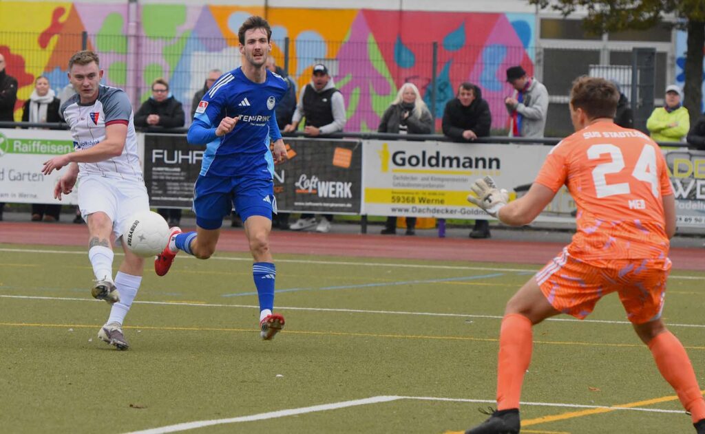 Kurz nach seinem Treffer zum 2:0 hätte Finn Drücker seinen Doppelpack schnüren können, scheiterte aber an Torhüter Justin Mess. Foto: Rainer Gudra